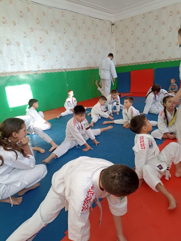 Каратисты Киокушин Будокай Кан тренировка в Даурии