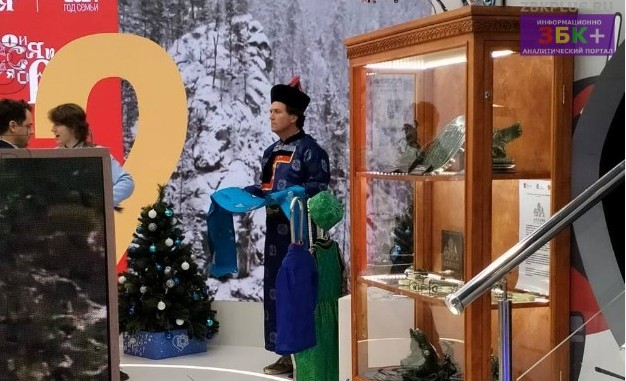 Такер Карлсон на выставке Россия ВДНХ
